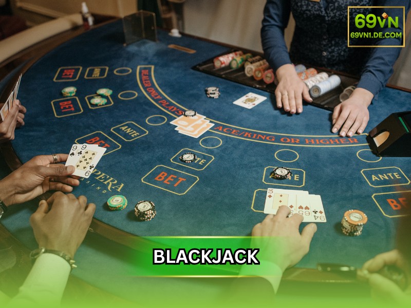Blackjack là một trò chơi bài so điểm giữa người chơi và nhà cái